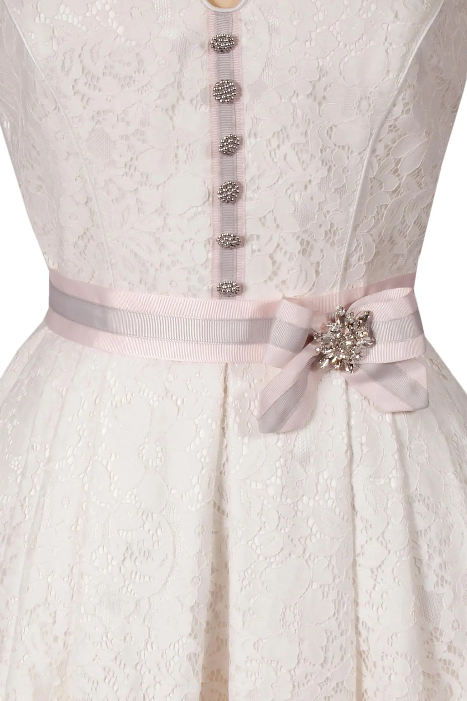 Brautdirndl aus Spitze in ivory hochgeschlossen Mieder