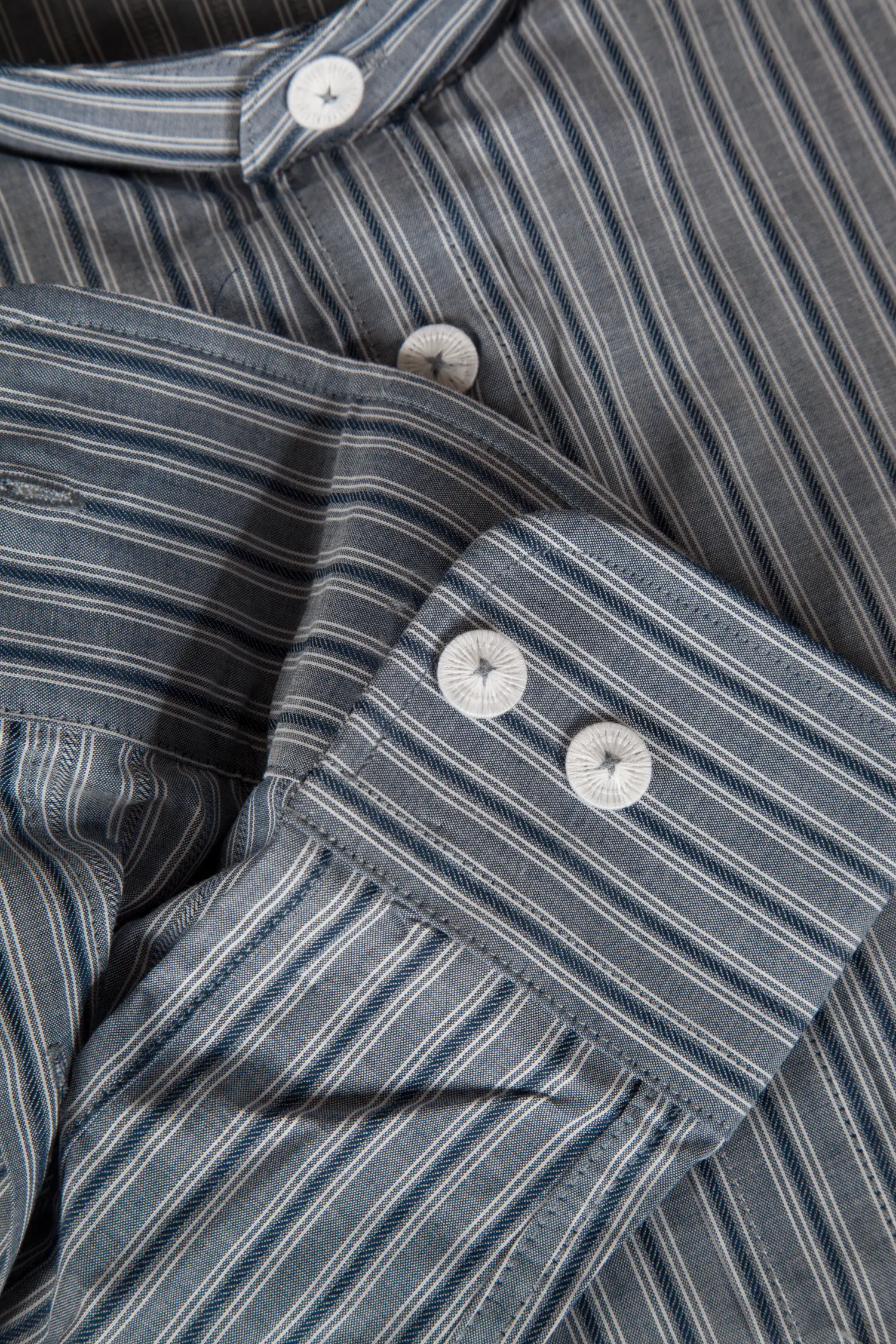 Trachtenhemd grau/blau - Detail Ärmel