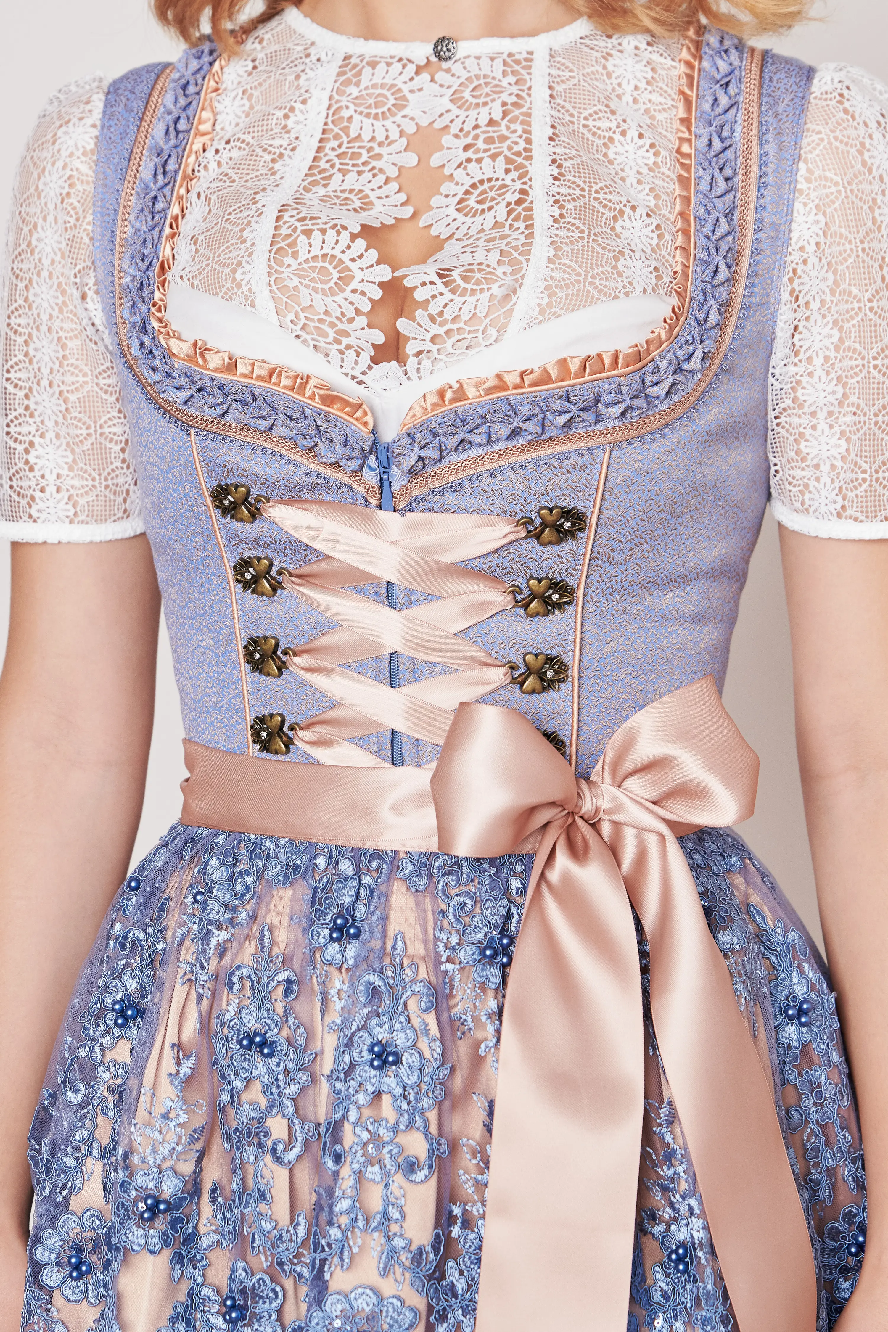 © Krüger Dirndl | Filigrane Dirndlbluse Kathrin in offwhite