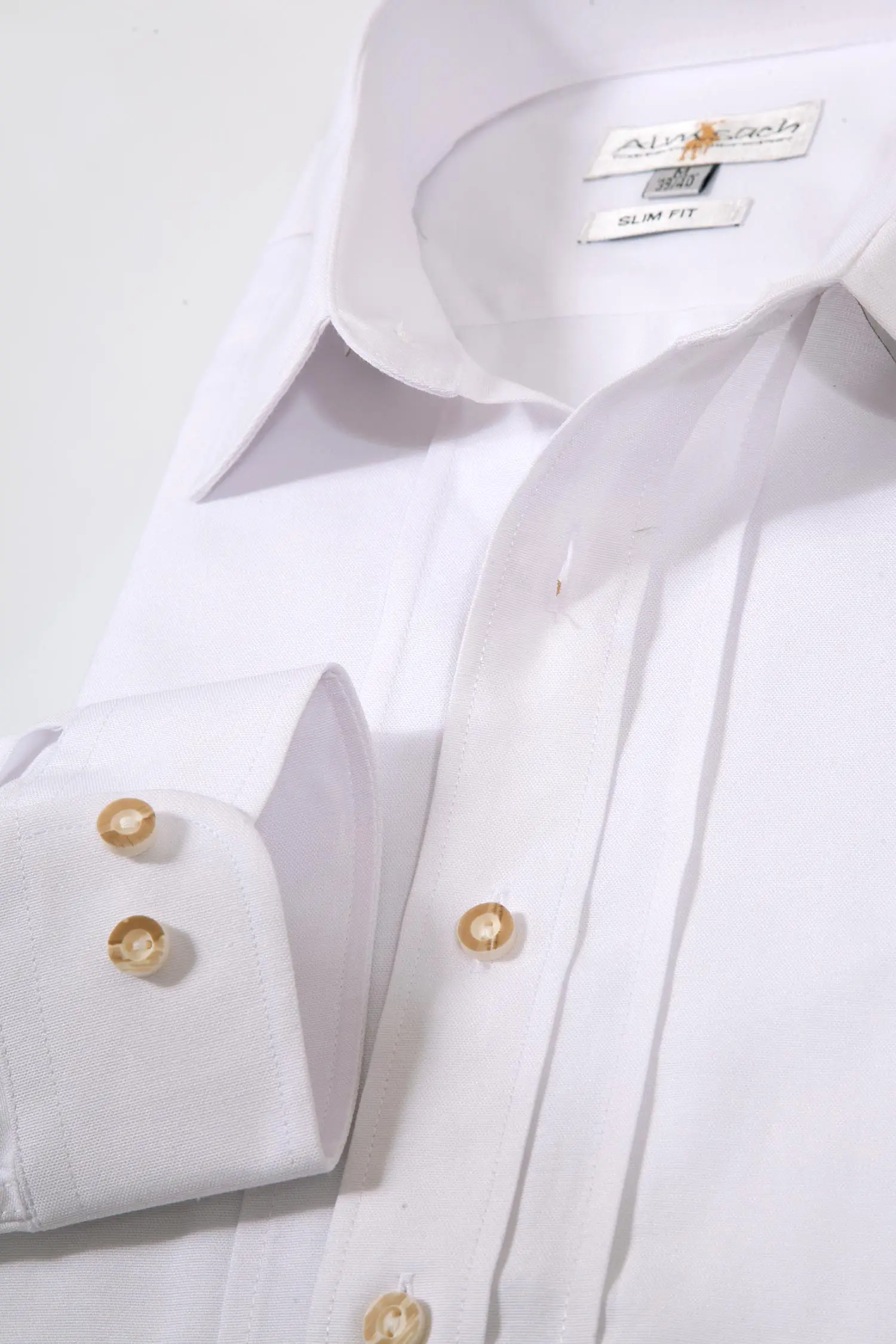 Trachtenhemd Herren in weiß mit spitzem Kragen und Biesen Detail