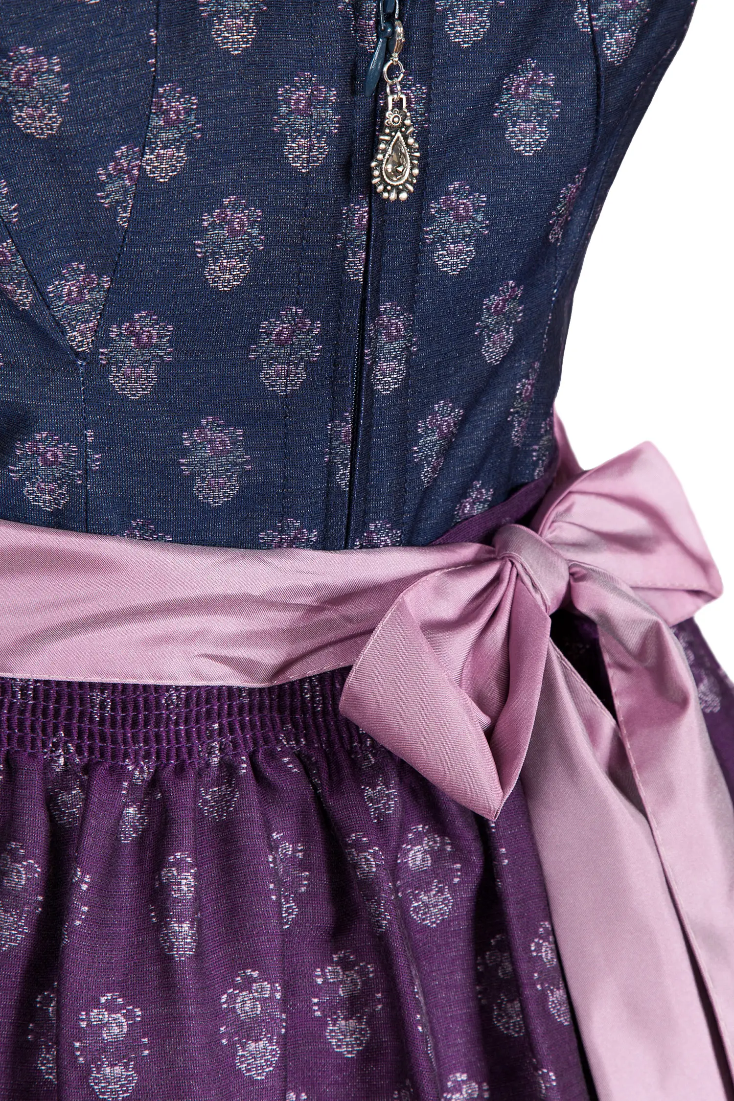 3096-0084-bl8-22-04c-0140 Midi Dirndl in dunkelblau und lila_Detail1