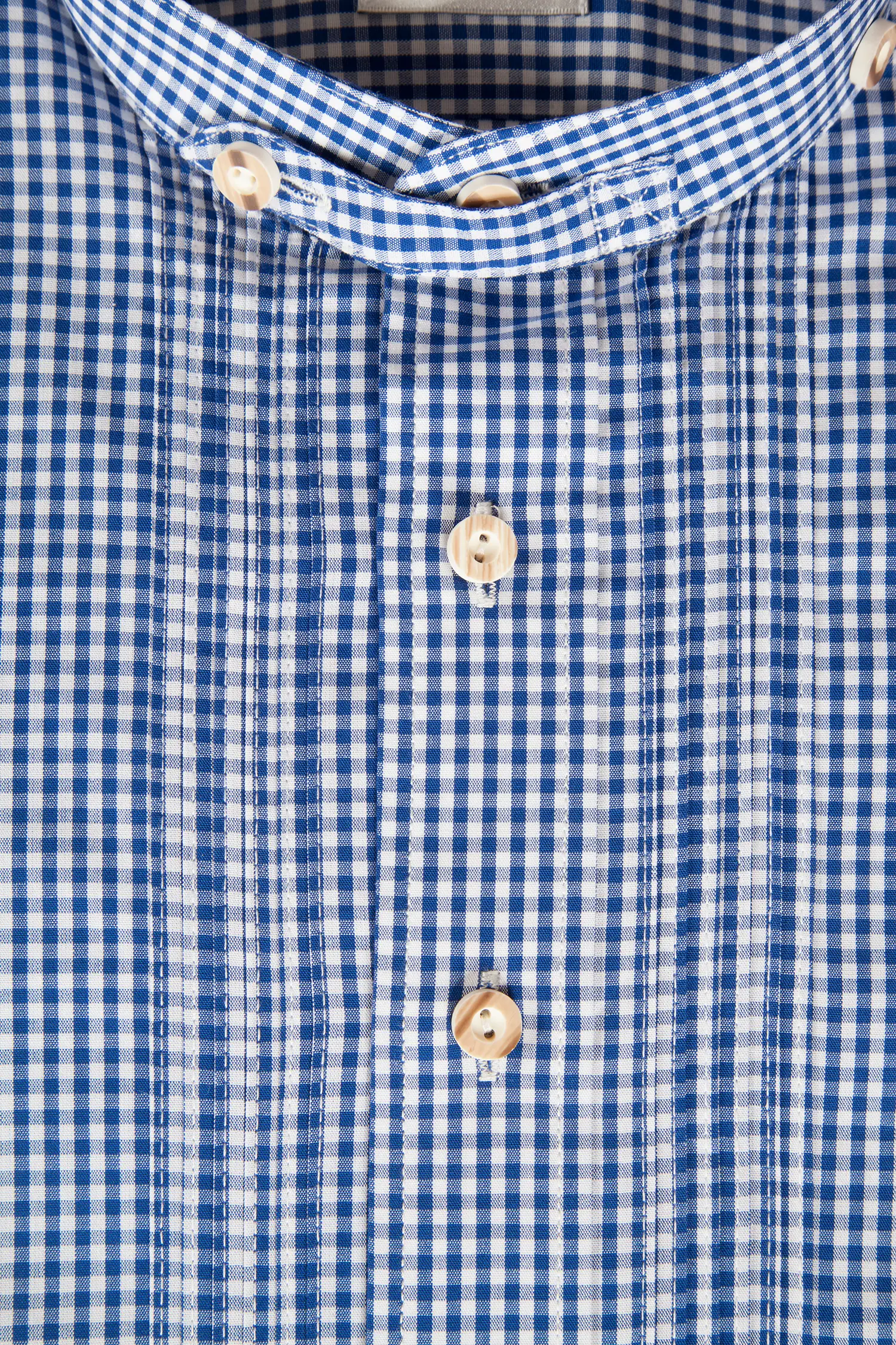 Trachtenhemd in weiß/blau kariert - Detail Knöpfe