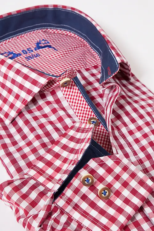 Trachtenhemd leicht kariert rot und weiß Detail