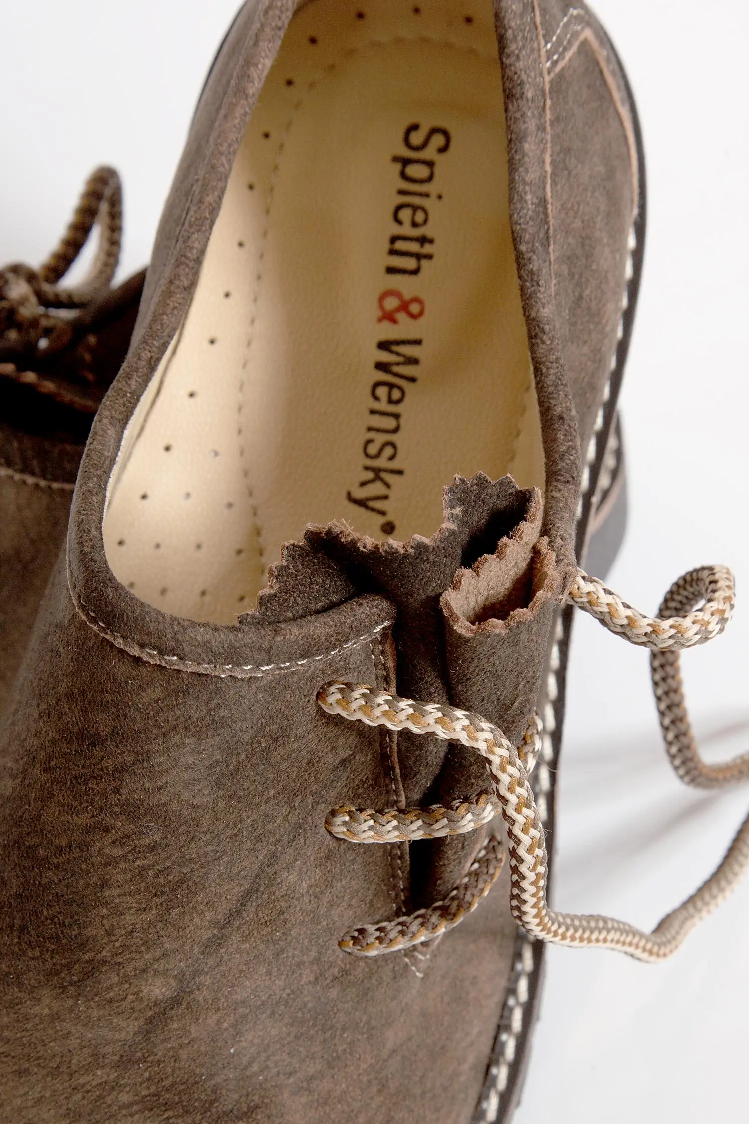 Haferlschuhe Hannes in dunkelbraun aus Leder Detail