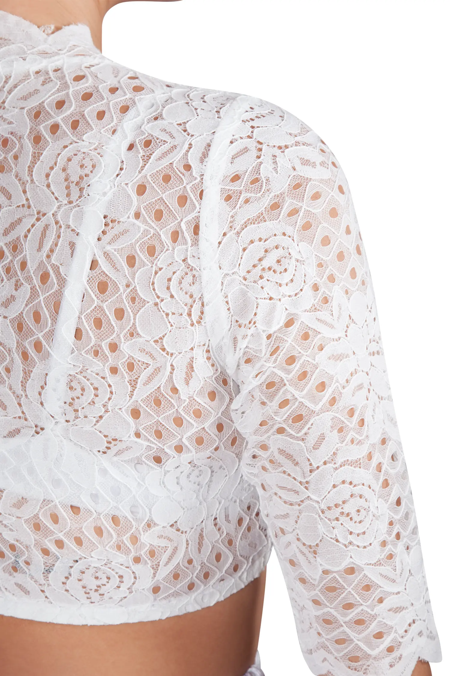 2574-0058-be2-23-05-r9682 Spitzenbluse in off white mit V-Ausschnitt - Detail Ärmel