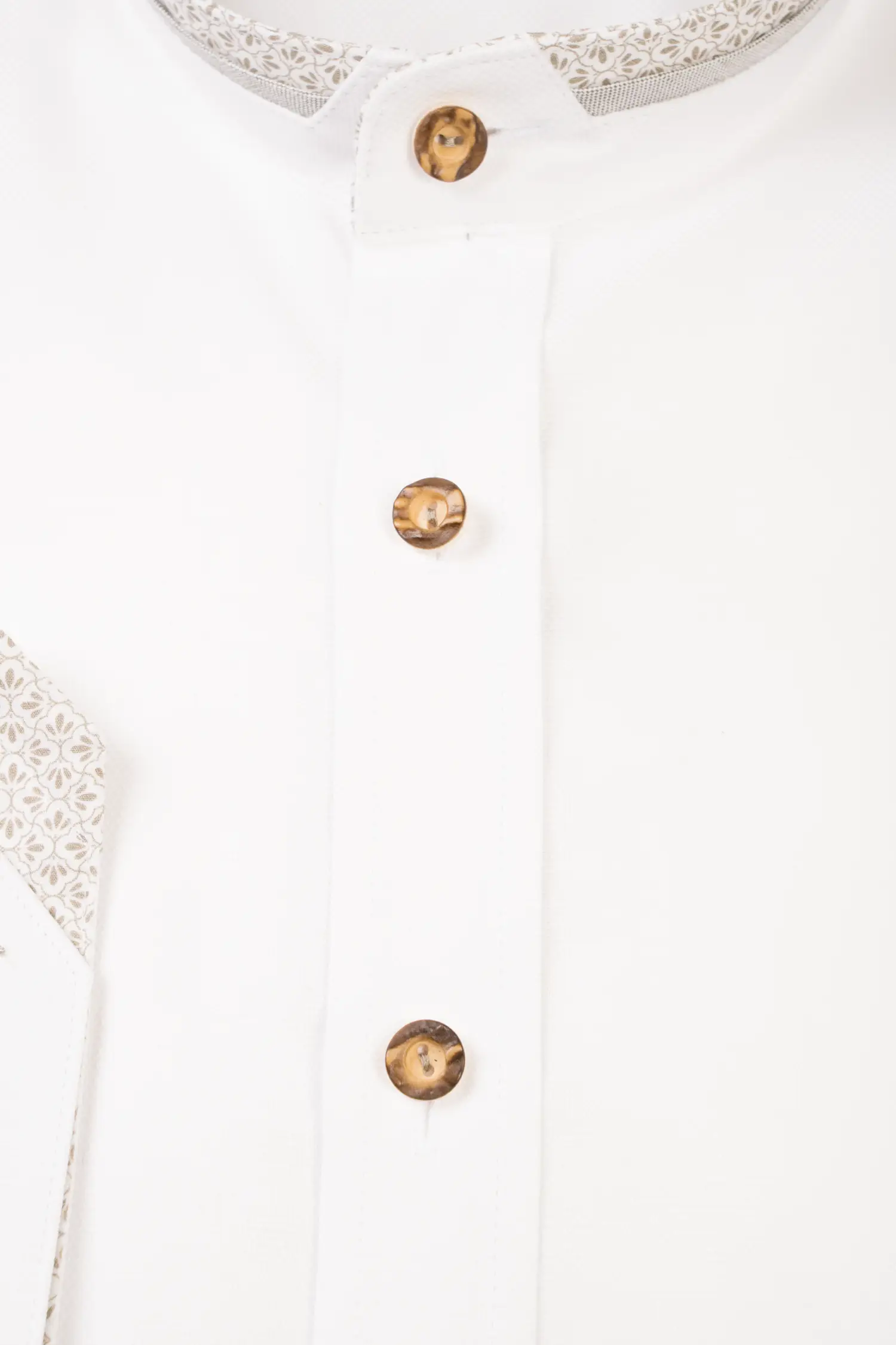 Oxford Trachtenhemd weiß mit grünen Akzenten - Detail Knöpfe