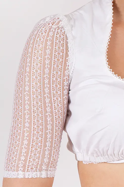 Dirndlbluse Chriistina in weiß mit Stehkragen und Spitzenärmel Arm 