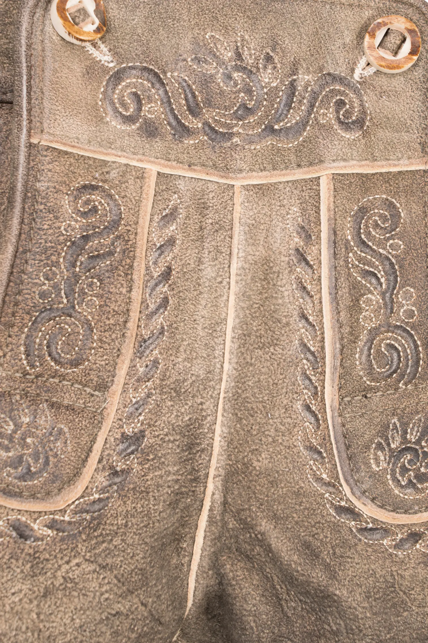 Lederhose Marie in Braun Detail Latz