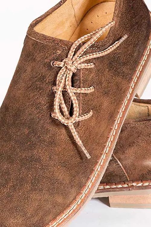 Trachtenschuhe aus Leder in braun Detail