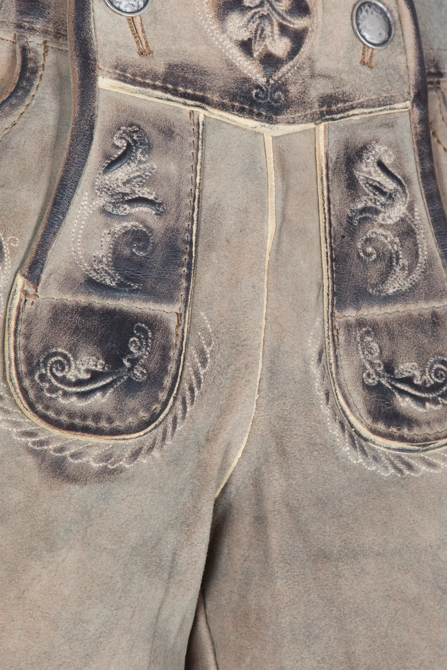 Kurze Damen Lederhose Griessee in ziller - Detail Latz