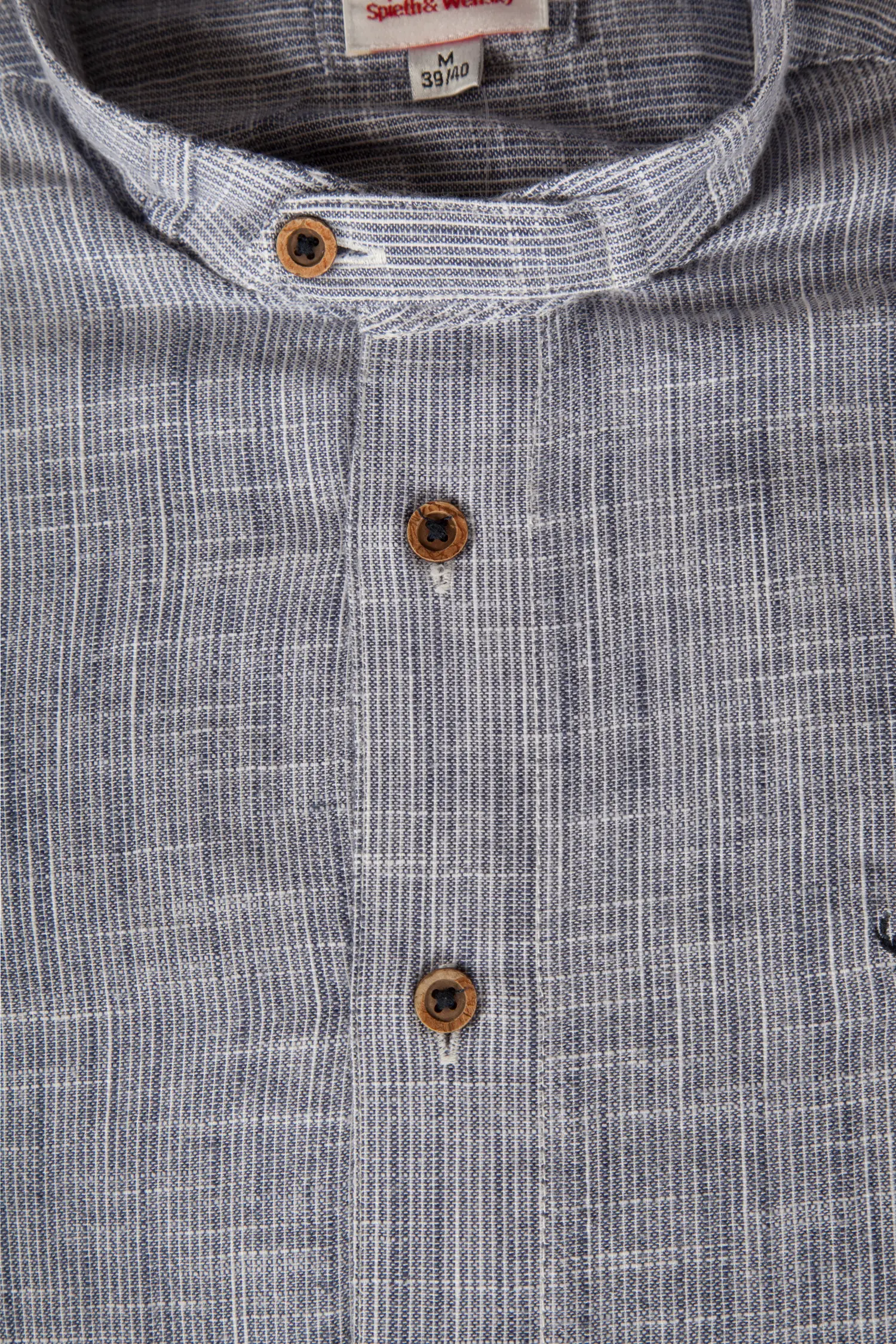 Trachtenhemd aus Leinen mit Stehkragen in blau - Detail Knöpfe