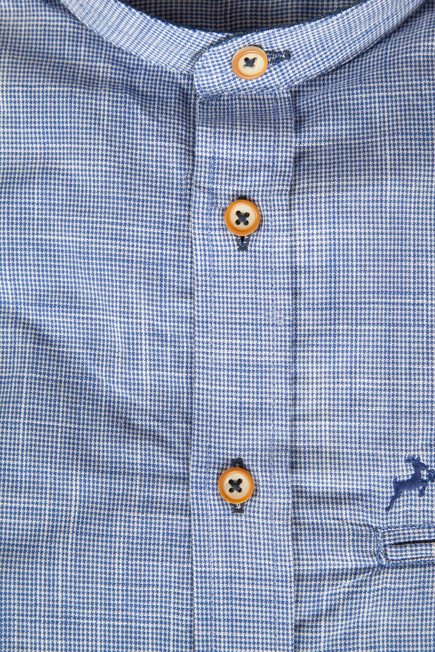 Trachtenhemd in blau/weiß kariert - Detail Knöpfe