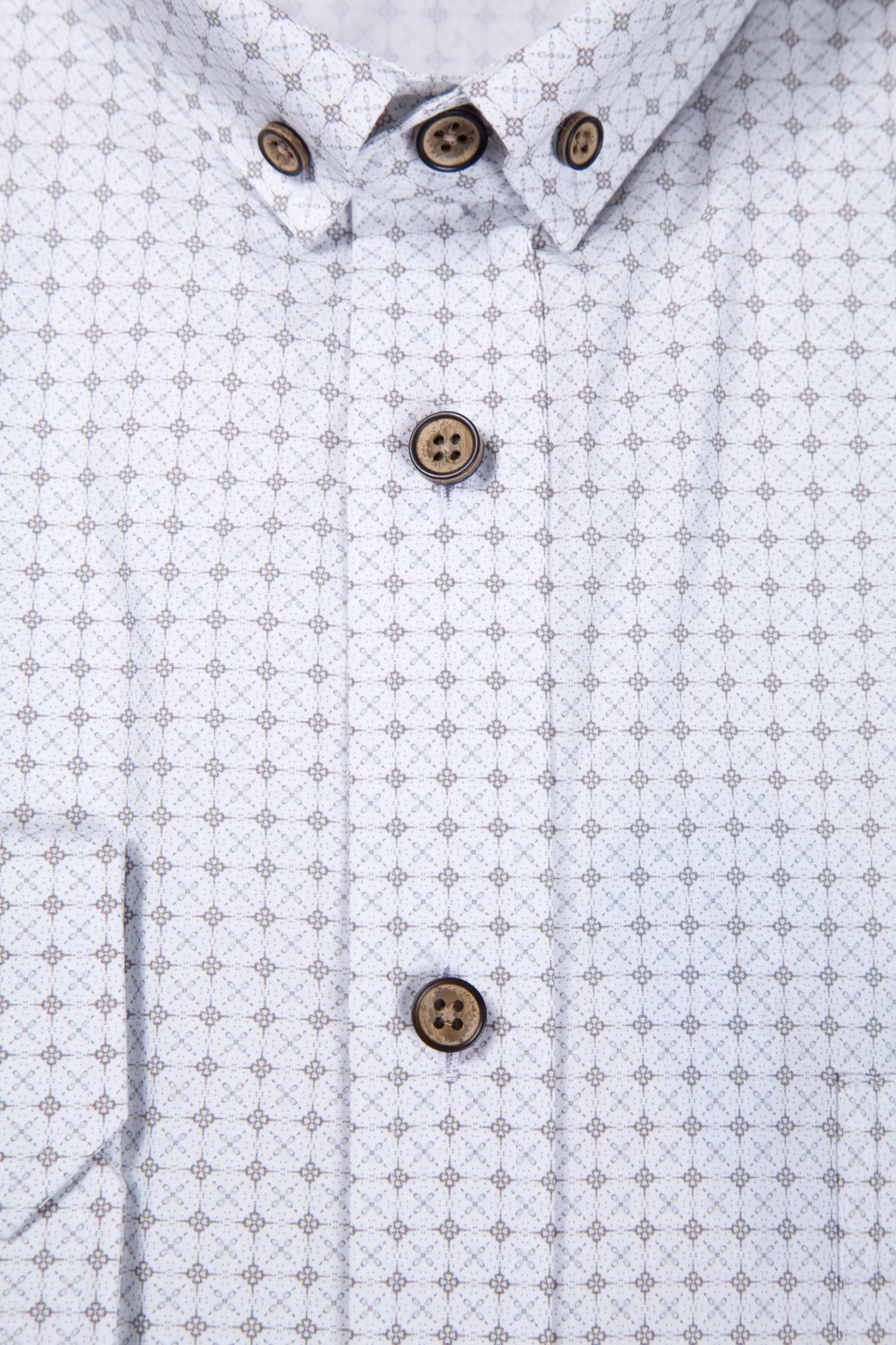 1517-1028-br4-23-11-300015 Trachtenhemd im modischen Design - Detail Knöpfe