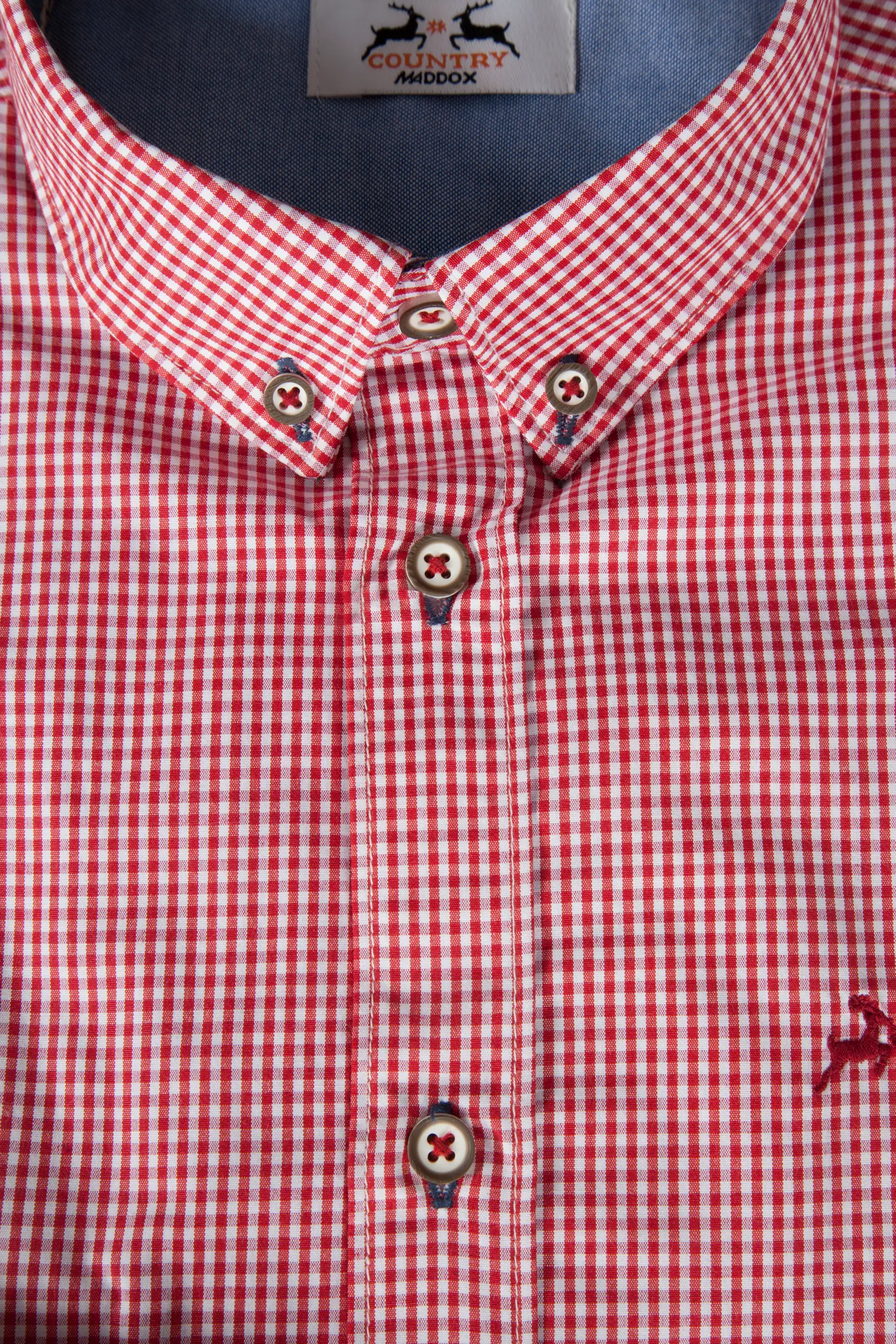 Trachtenhemd in rot/weiß kariert - Detail Knöpfe