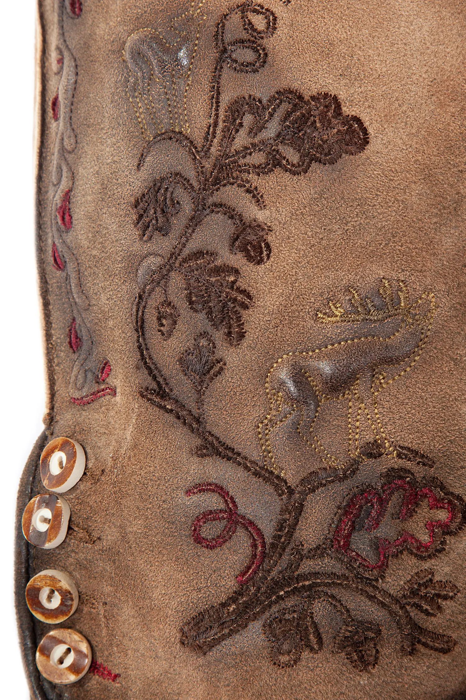 Kurze Lederhose Umberto in tabak mit roten Bestickungen - Detail Bein