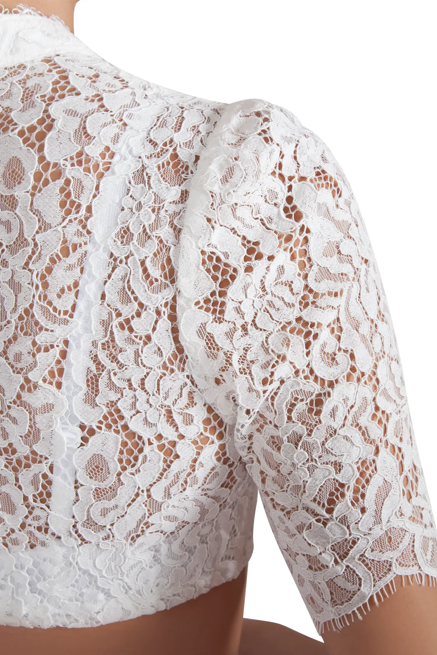 2574-0068-be2-23-05J-ceyda8599 Dirndlbluse Mellingen in creme mit V-Ausschnitt - Detail Ärmel